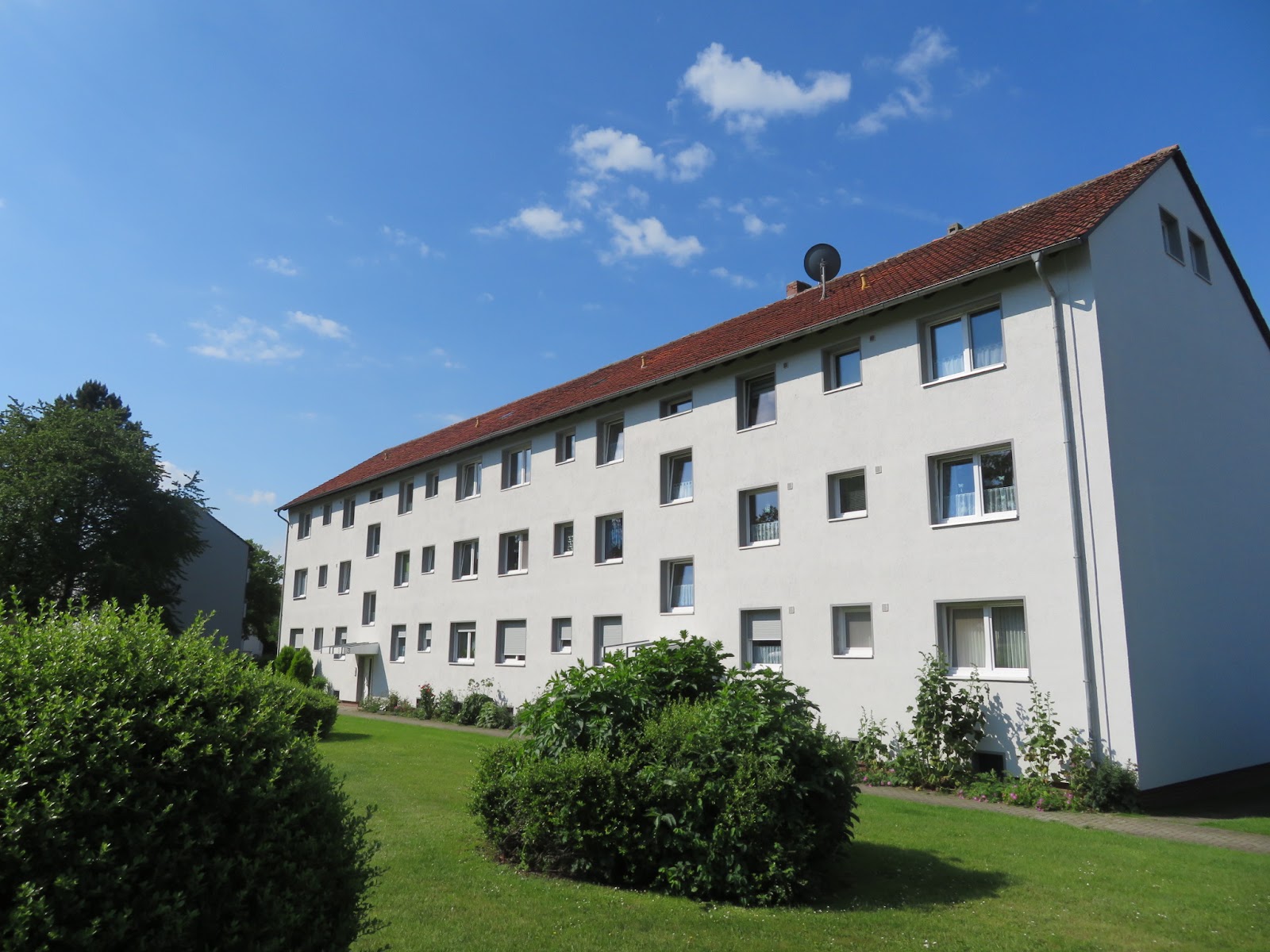 Geräumige 4-Zimmer-Wohnung mit Balkon im Erdgeschoss