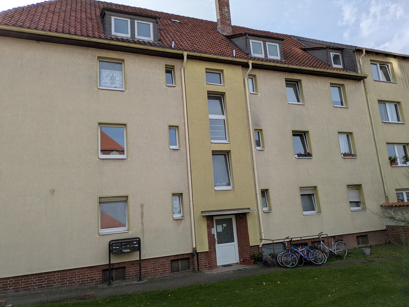 2-Zimmer-Wohnung mit zusätzlichem Mansardenzimmer